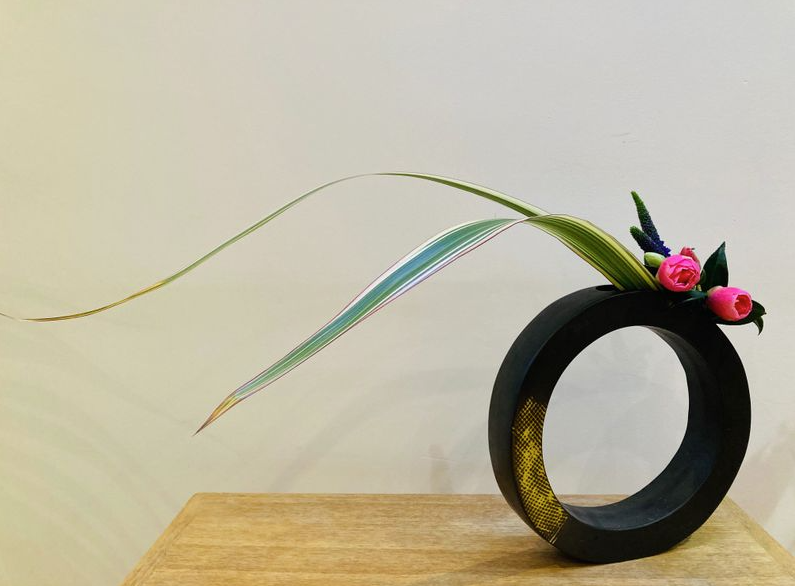 Jiyuka (Camellia, New Zealand Flax) - Ikebana for you, the art of Japanese flower arranging in Ealing